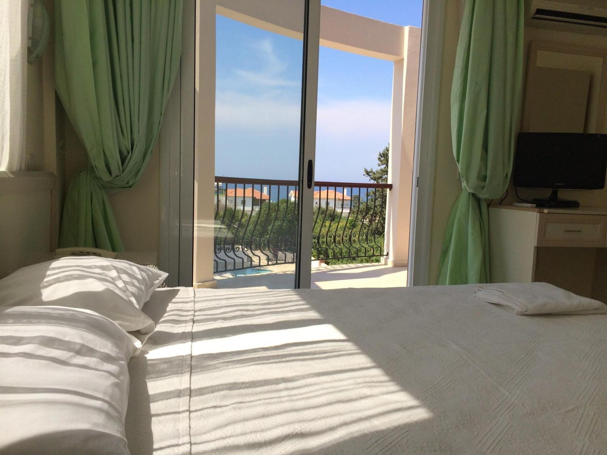 The & Agios Georgios (Kyrenia)