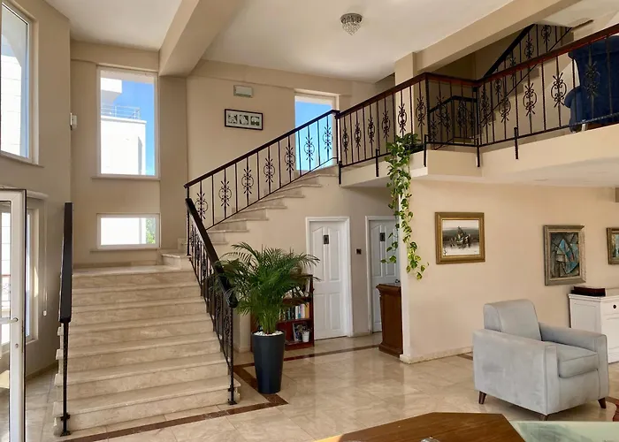 The Prince Inn Hotel & Villas