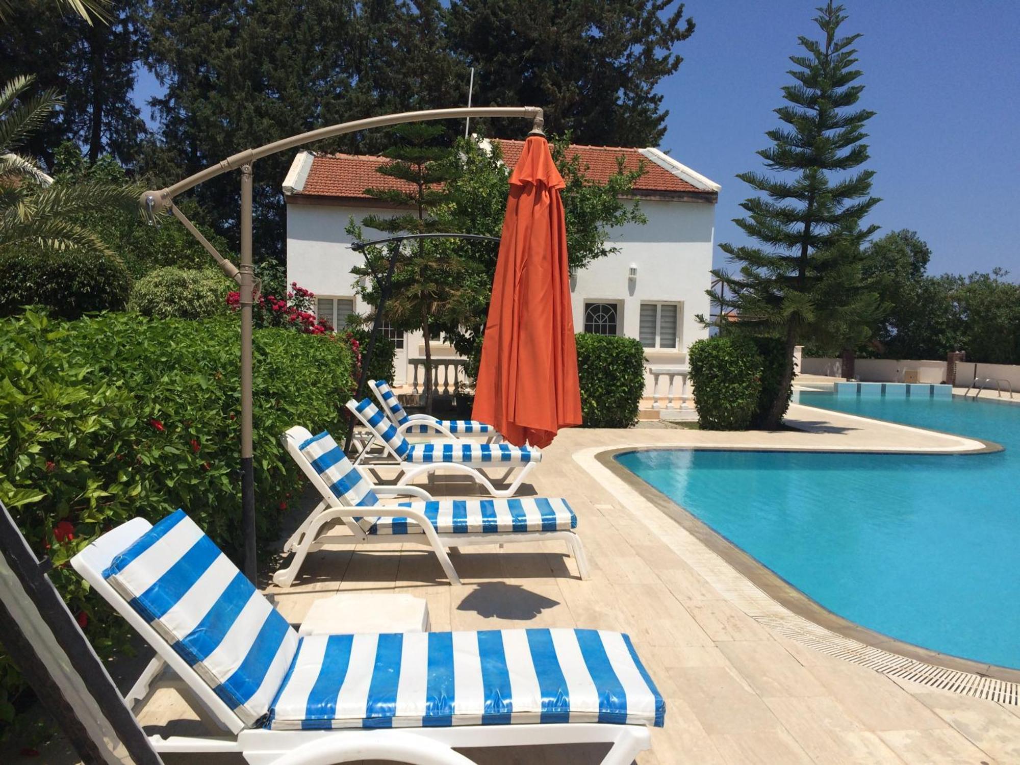 Hotel The &