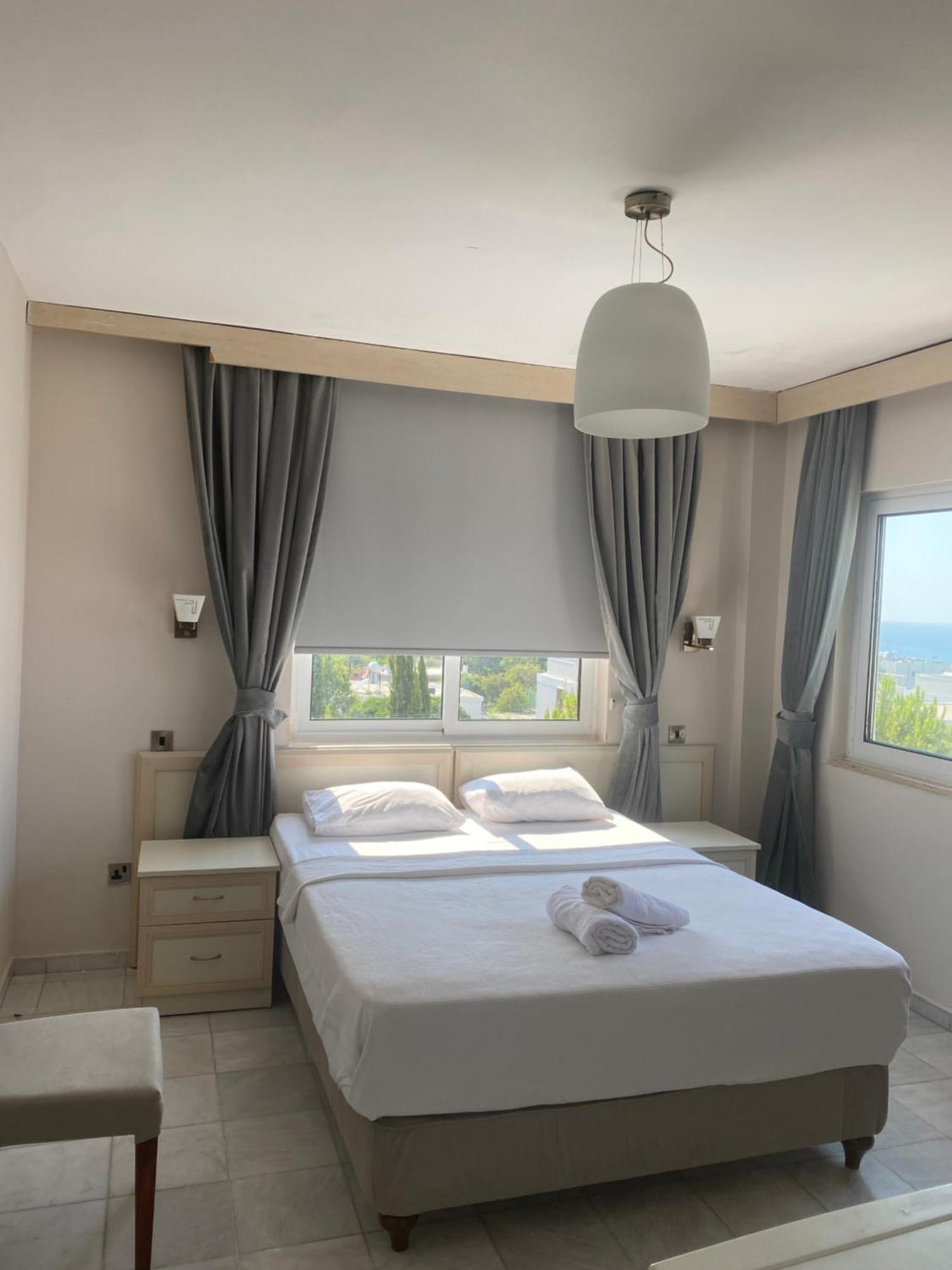 Hotel The &