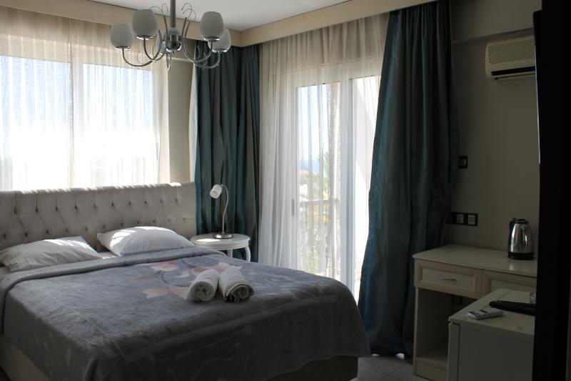 Hotel The &